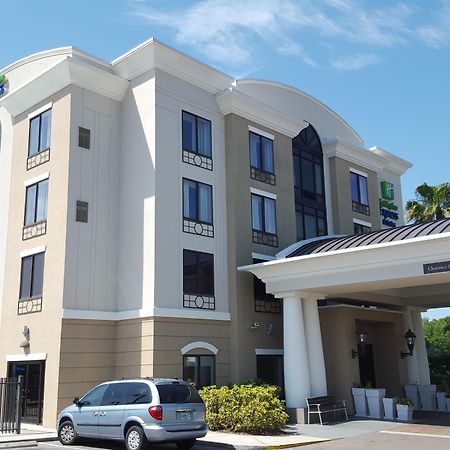 Holiday Inn Express Hotel & Suites Tampa-Usf-Busch Gardens By Ihg Exterior foto