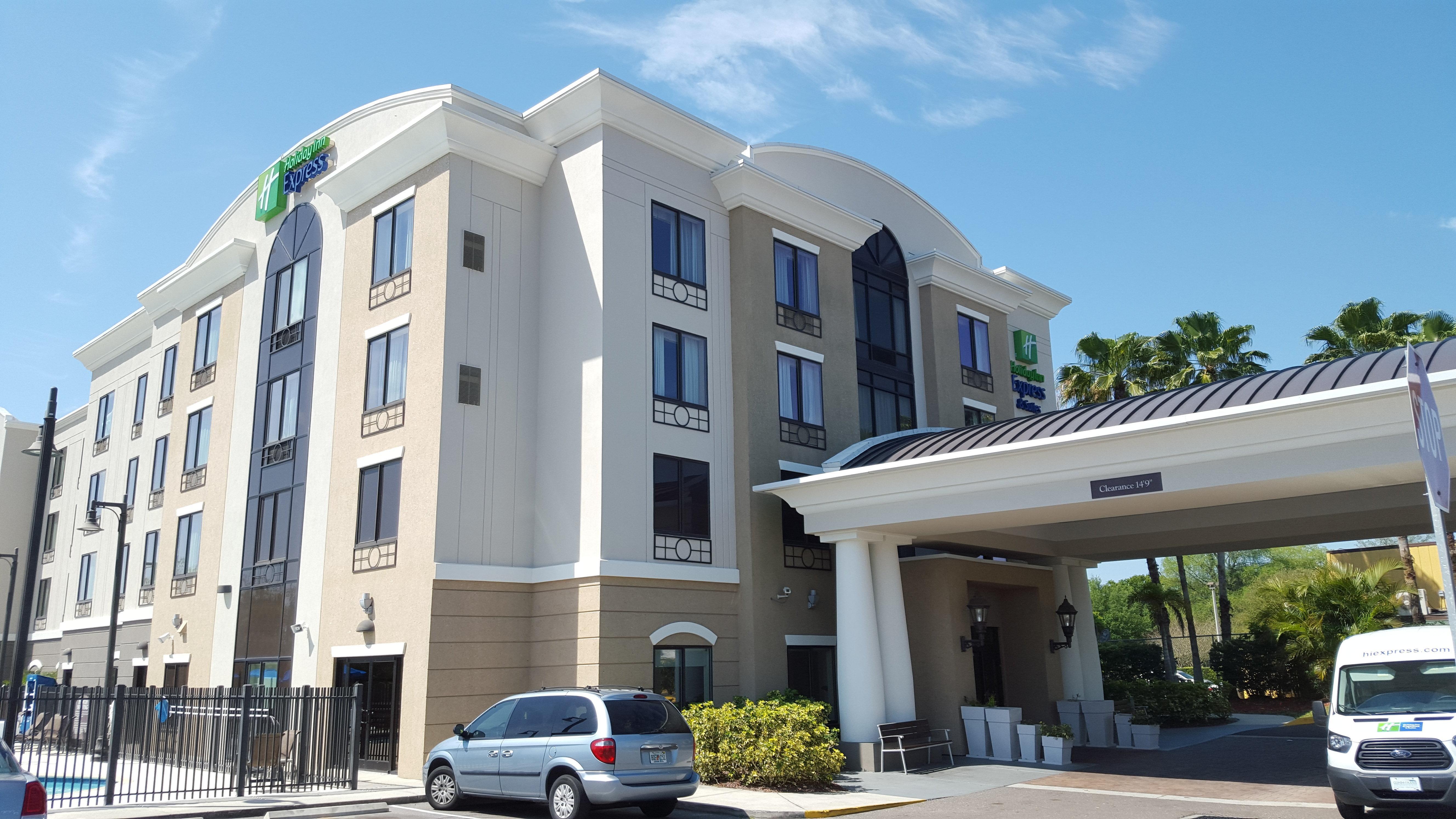 Holiday Inn Express Hotel & Suites Tampa-Usf-Busch Gardens By Ihg Exterior foto