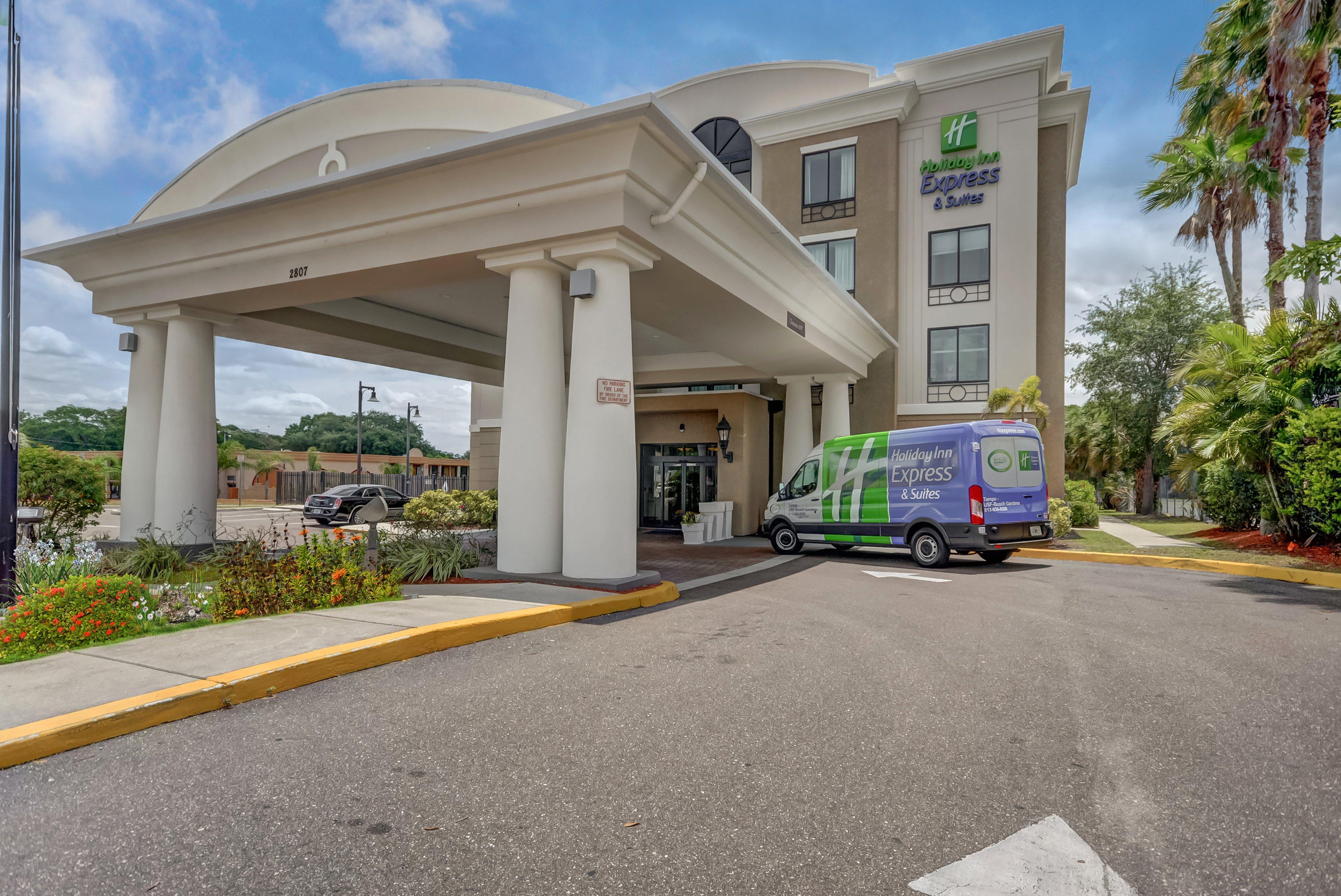 Holiday Inn Express Hotel & Suites Tampa-Usf-Busch Gardens By Ihg Exterior foto