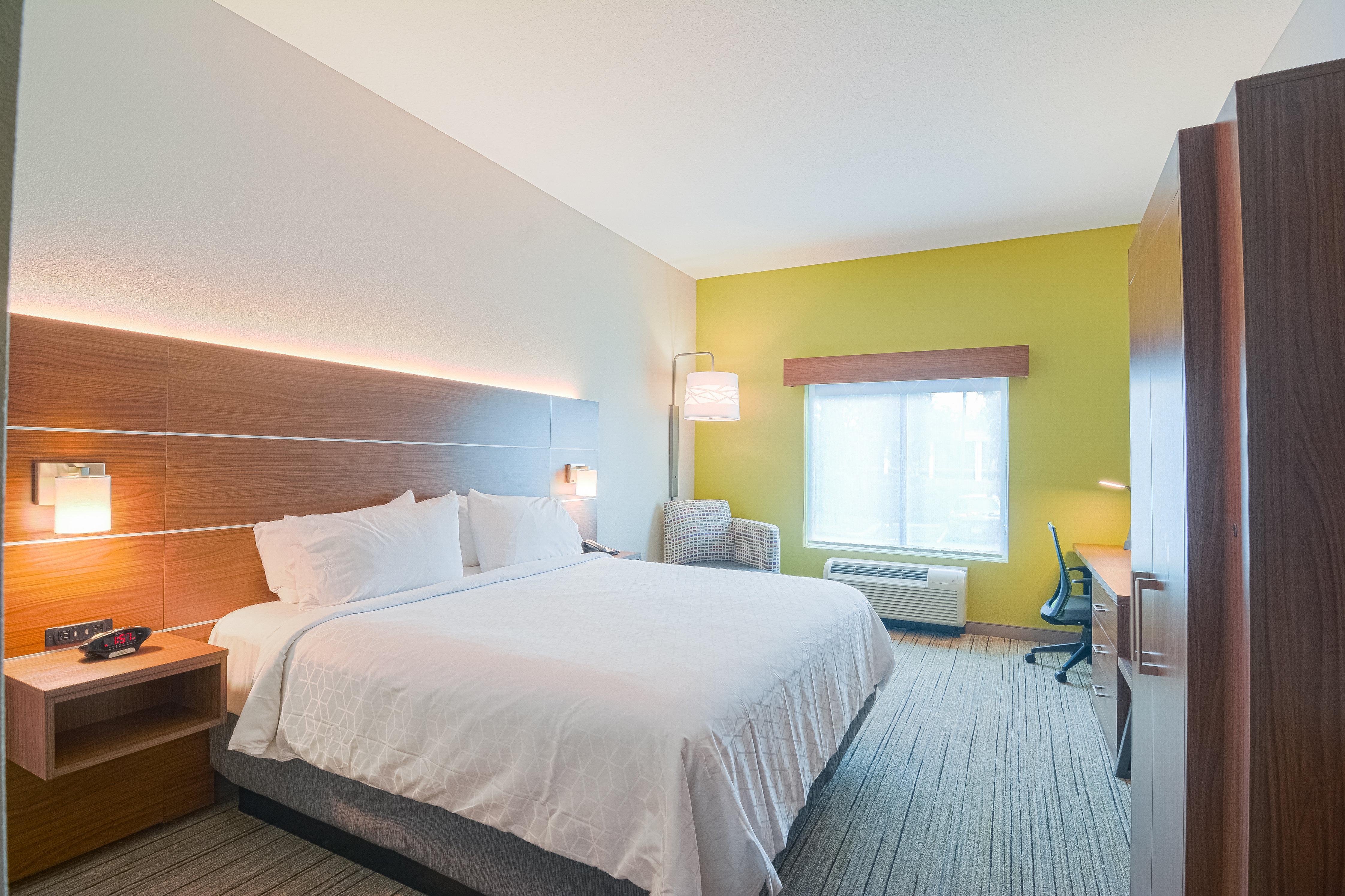 Holiday Inn Express Hotel & Suites Tampa-Usf-Busch Gardens By Ihg Exterior foto