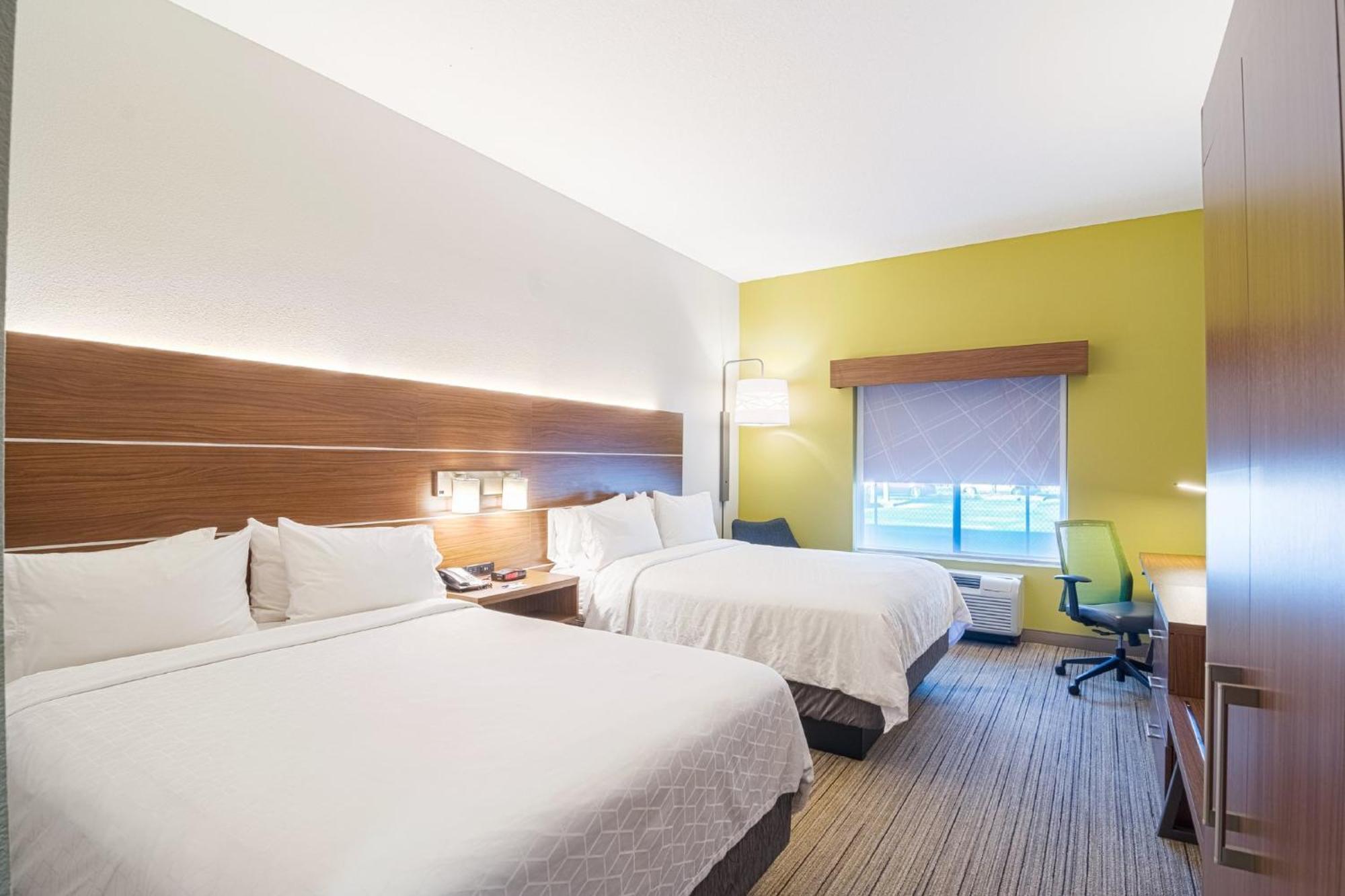Holiday Inn Express Hotel & Suites Tampa-Usf-Busch Gardens By Ihg Exterior foto
