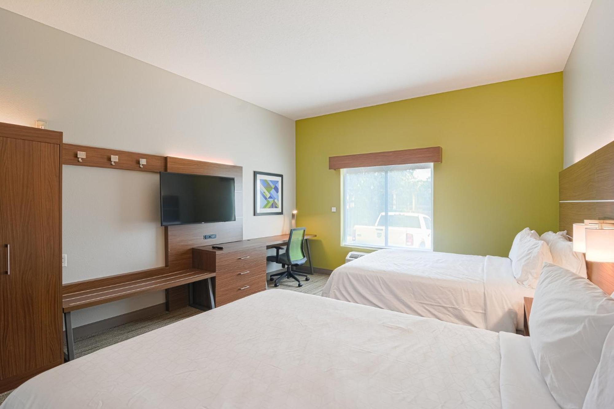 Holiday Inn Express Hotel & Suites Tampa-Usf-Busch Gardens By Ihg Exterior foto