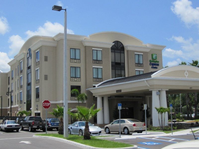 Holiday Inn Express Hotel & Suites Tampa-Usf-Busch Gardens By Ihg Exterior foto